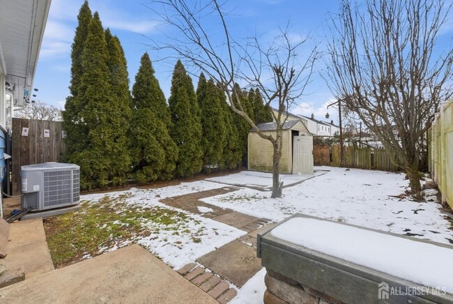 Building Photo - 43 Freeman St