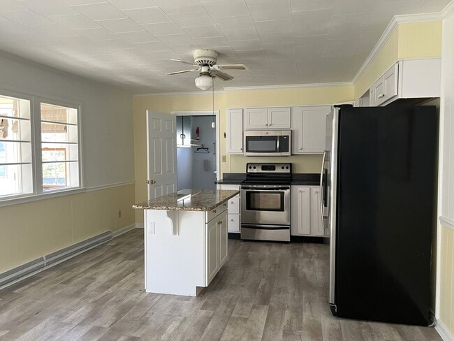 Building Photo - UNFURNISHED LEWES SINGLE FAMILY HOME - 6 M...