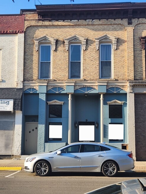 Building Photo - 9 Main St