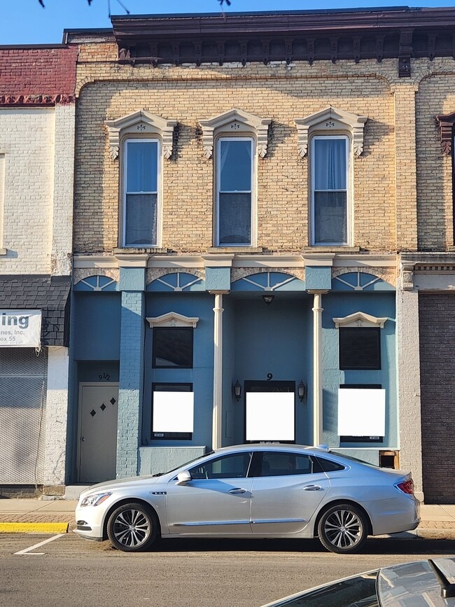 Building Photo - 9 Main St