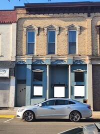 Building Photo - 9 Main St