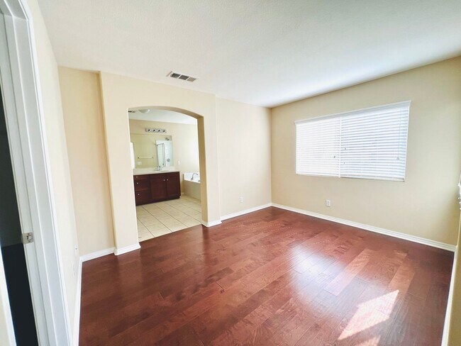 Building Photo - Beautiful 4 Bedroom home