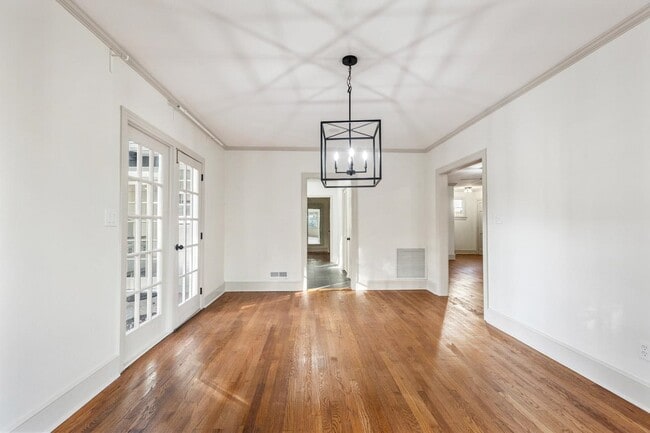 Building Photo - 2014 Golf Terrace Dr