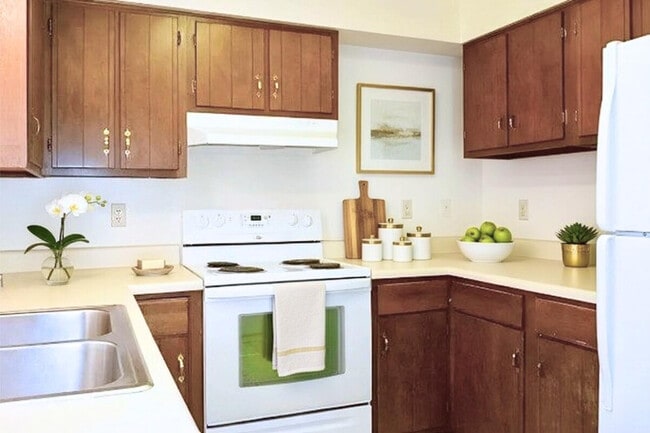 Building Photo - 1332 N Miller Rd