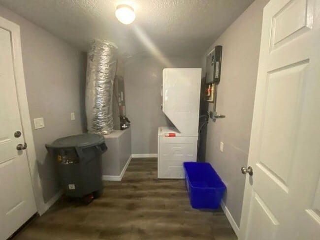 Building Photo - 1 Bedroom 1 Bath Duplex in Ormand Beach fo...