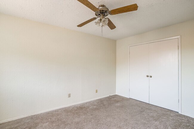 Building Photo - One side of 2 story duplex available-  3 b...
