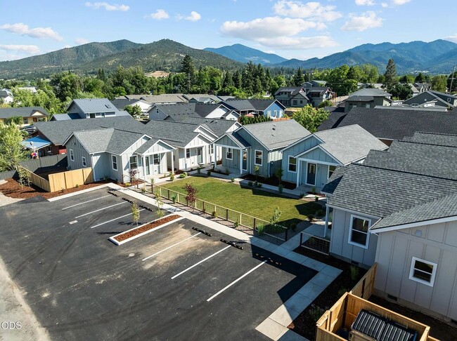 Building Photo - 202 Gangnes Dr