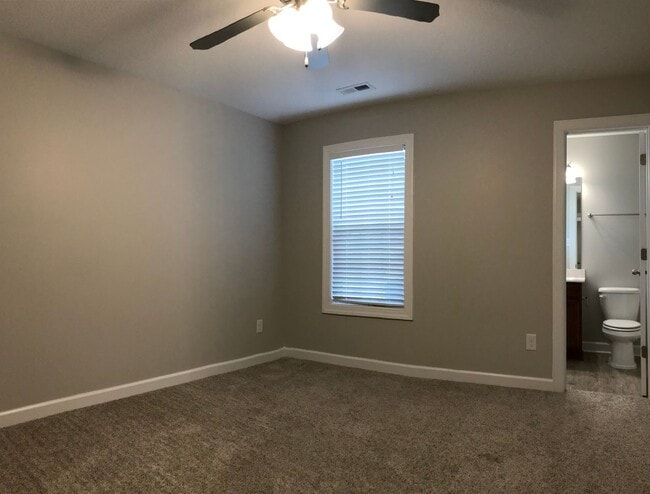 Building Photo - Super Sweet on Streamwood