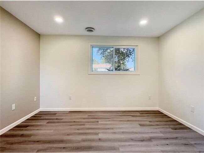 Building Photo - 11225 Hampshire Ct W