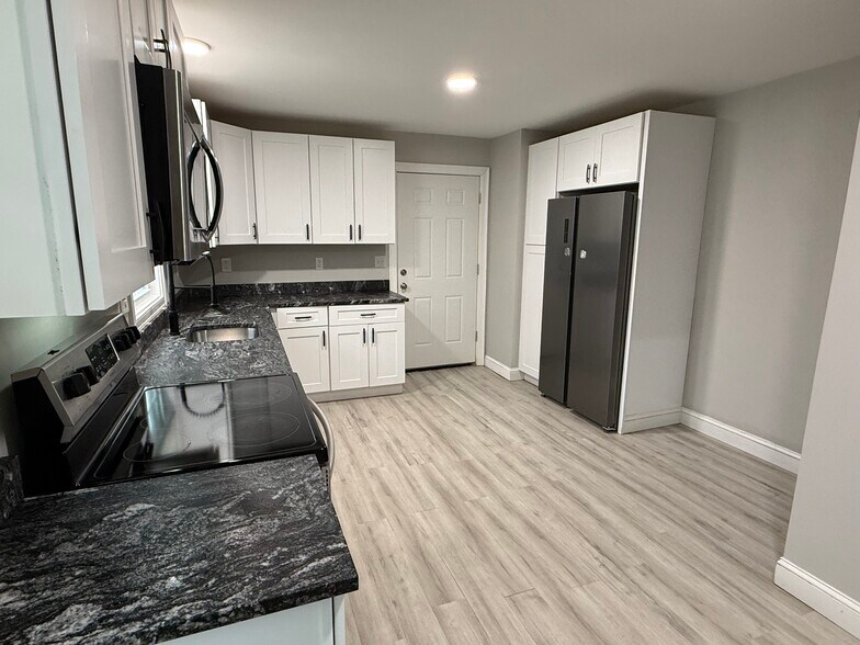 Building Photo - 25 Denison St