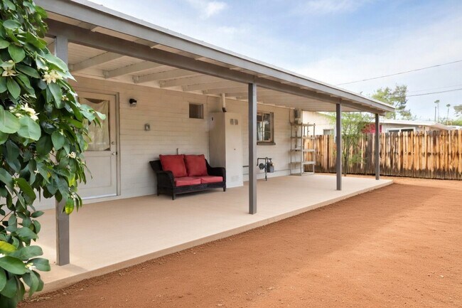 Building Photo - 2632 N Wilson Ave