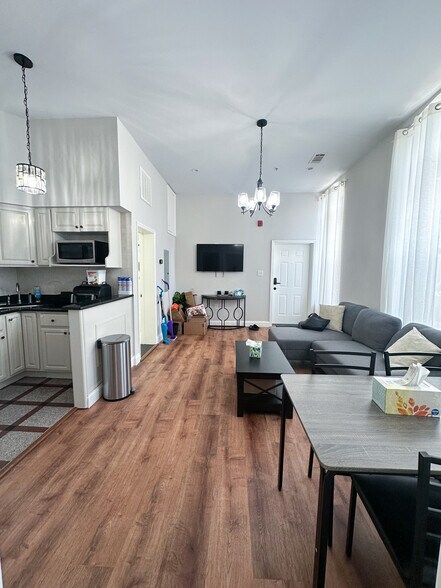 Primary Photo - 207 N 11th St