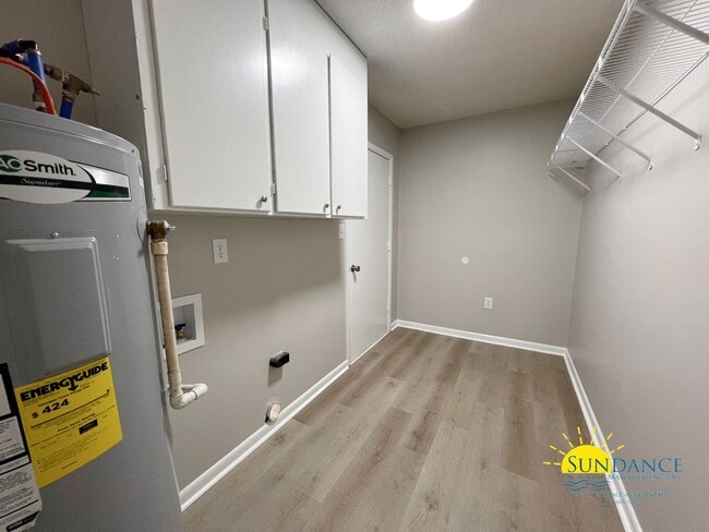 Building Photo - Charming 3 Bedrooms Home in Crestview, a must see at a great price!