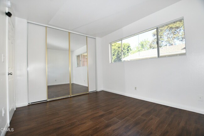 Building Photo - 2604 Sextant Ave