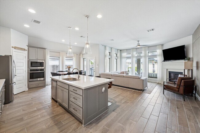 Building Photo - 28710 Wildthorne Ct