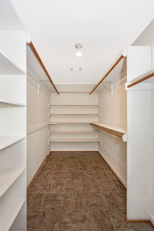 Building Photo - WELLER ESTATES