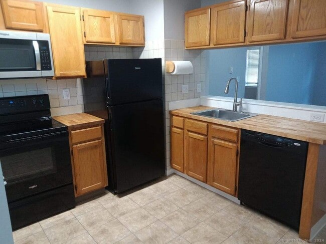 Building Photo - 10 Liberty St