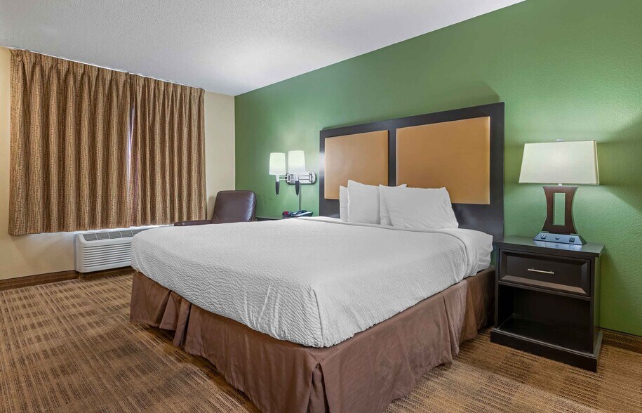 Building Photo - Furnished Studio-Indianapolis - Castleton