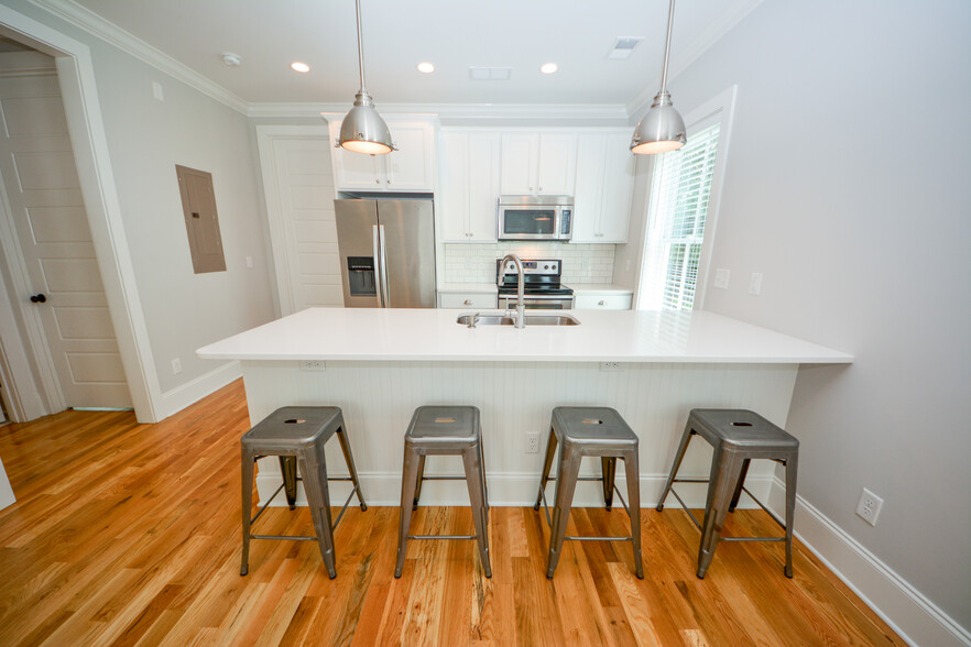 Kitchen - 574 Rutledge Ave