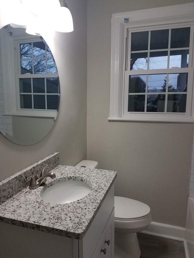 Building Photo - 5 BR Near ODU!