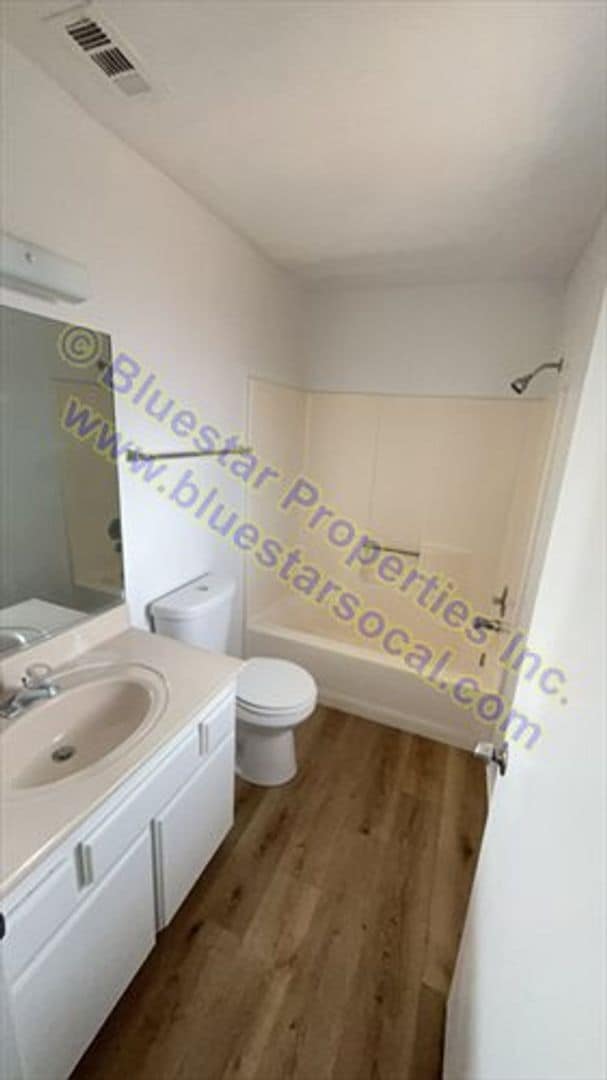 Building Photo - 12982N