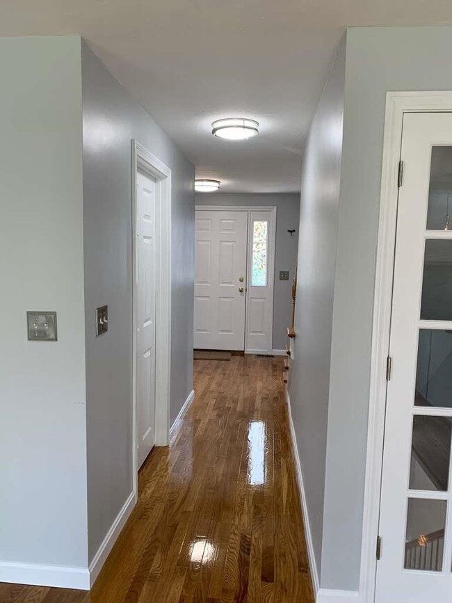 Building Photo - 9 Sunblaze Dr