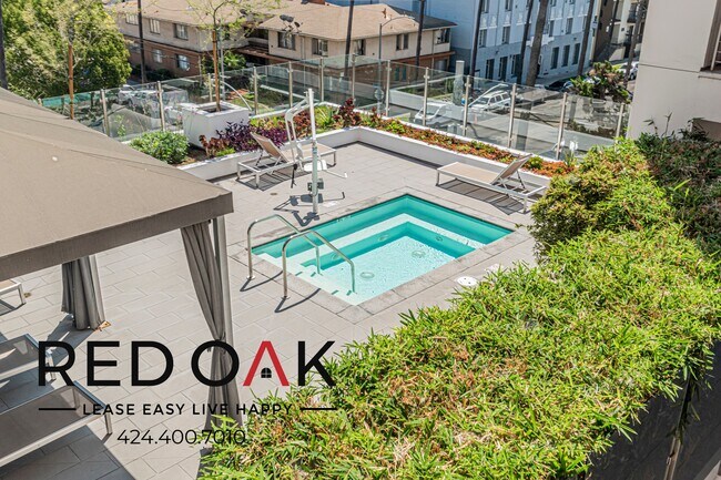 Building Photo - 453 S Kenmore Ave