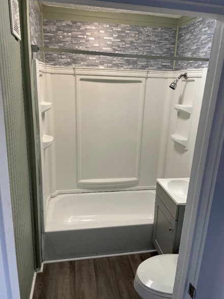 Building Photo - 830 W 5th St