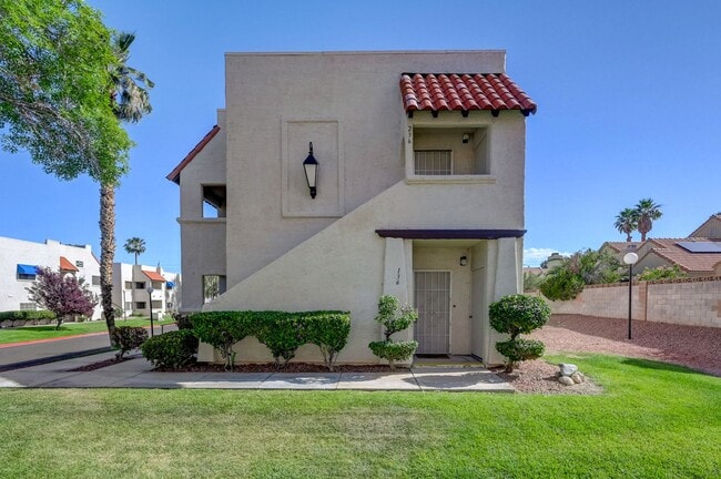 Building Photo - Move-In Ready Condo Near Summerlin!