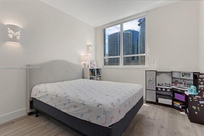 Building Photo - 801 Brickell Key Blvd