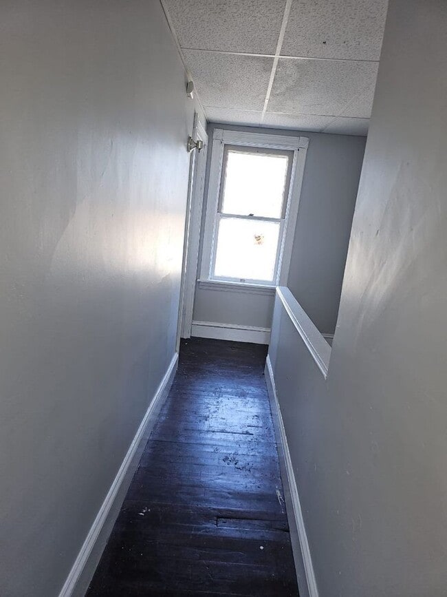 Building Photo - 5 Bedroom Pet Friendly House in Lancaster!