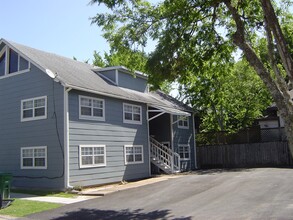 Building Photo - 219 Stratford St