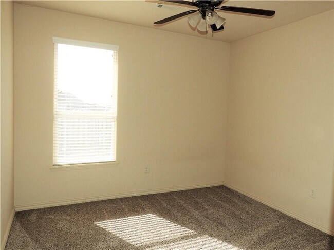 Building Photo - 420 Torino Pl