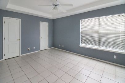 Building Photo - 2405 Redbud Ave