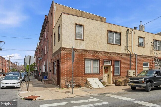 Building Photo - 1347 S 6th St