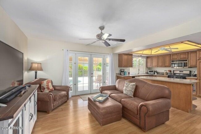 Building Photo - 2447 W Mandalay Ln