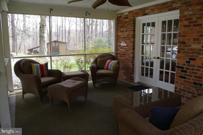 Building Photo - 9001 Glenbrook Rd
