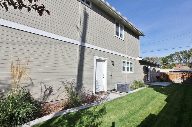 Building Photo - Immaculate North End Home