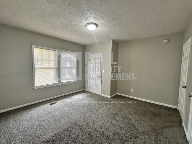 Building Photo - 1082 Lamont St