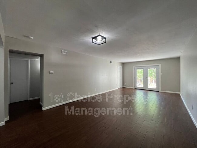 Building Photo - 4004 Ridglea Country Club Dr