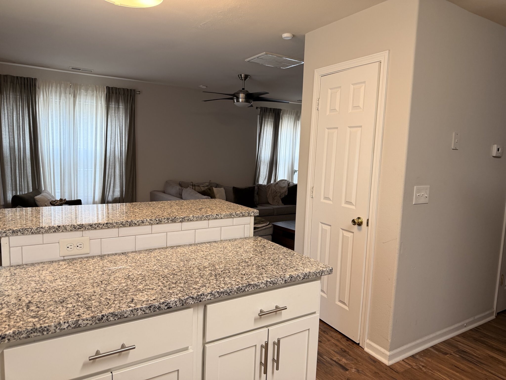 Building Photo - 2722 Meadow Knoll Dr