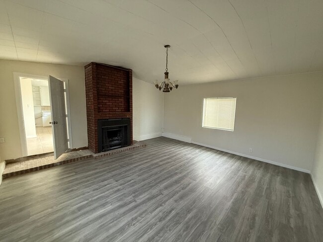 Building Photo - Affordable  3 bedroom house in Inyokern
