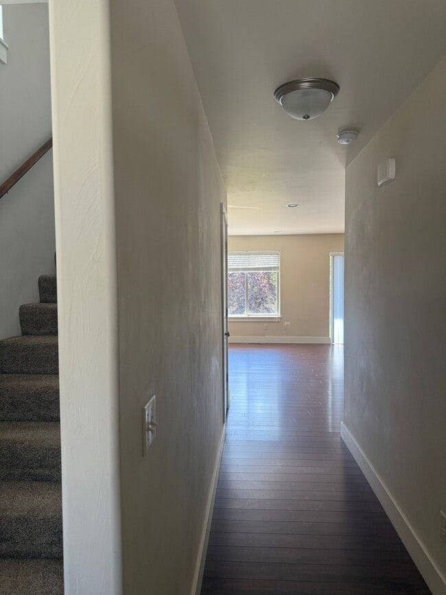 Building Photo - 1857 Buckrake Ave