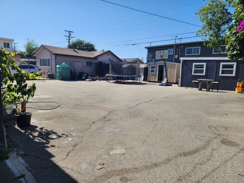 Building Photo - 1459 W 102nd St