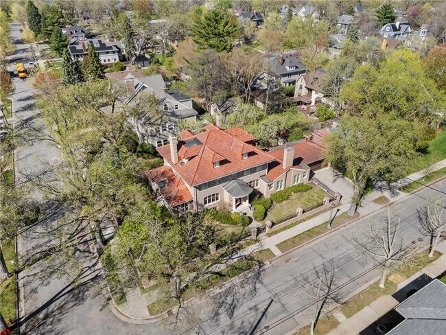 Building Photo - 1724 Summit Ave S