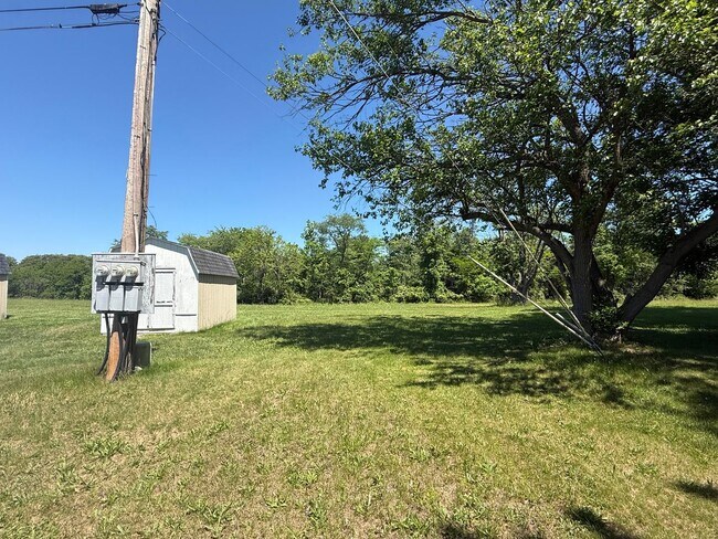 Building Photo - 415 Meadowbrook Rd
