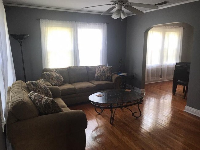 Living room going into Dining - 1423 Bronough N St