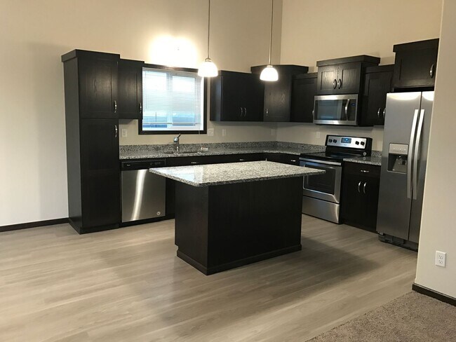 Building Photo - 3 Bed 3 Bath Single Family Home