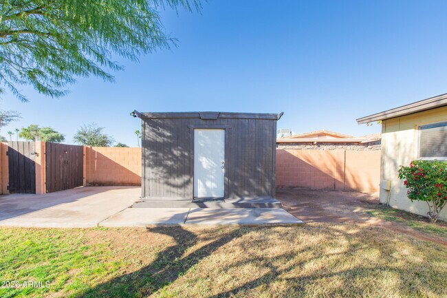 Building Photo - 1813 E Ellis Dr