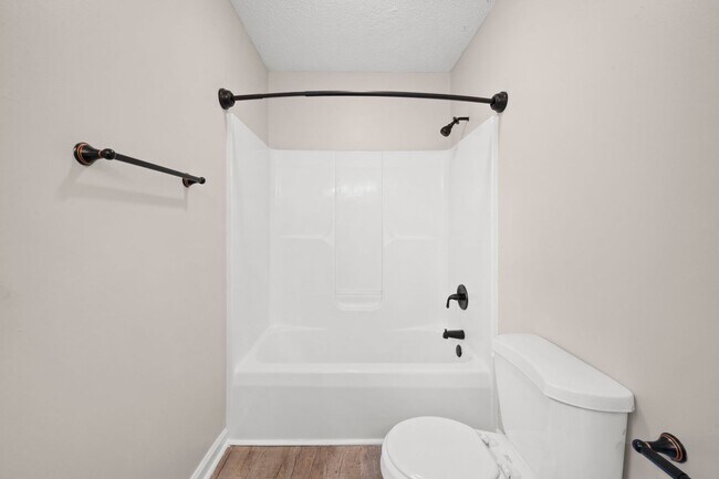 Building Photo - Move-In Specials Available! Single-Family in Oak Grove, KY!